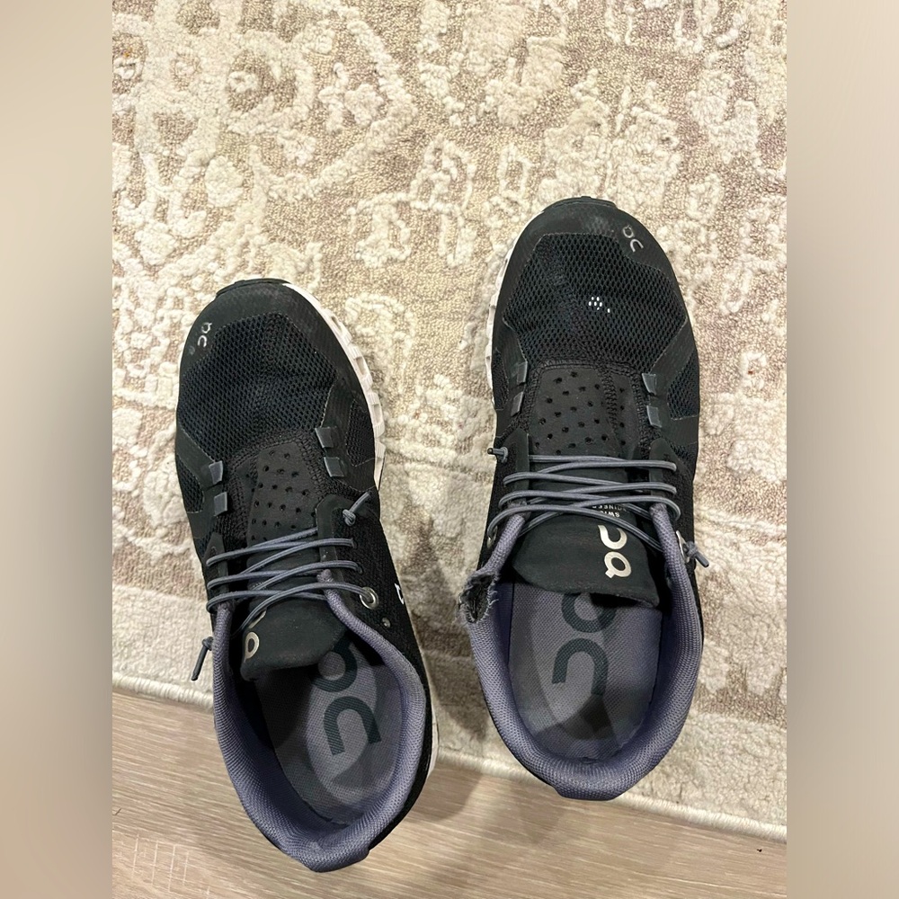 On cloud black shoes
